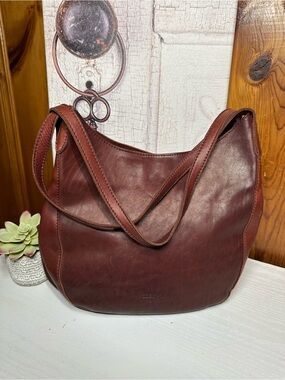 Soft Leather Shoulder Hobo in Wine Brown